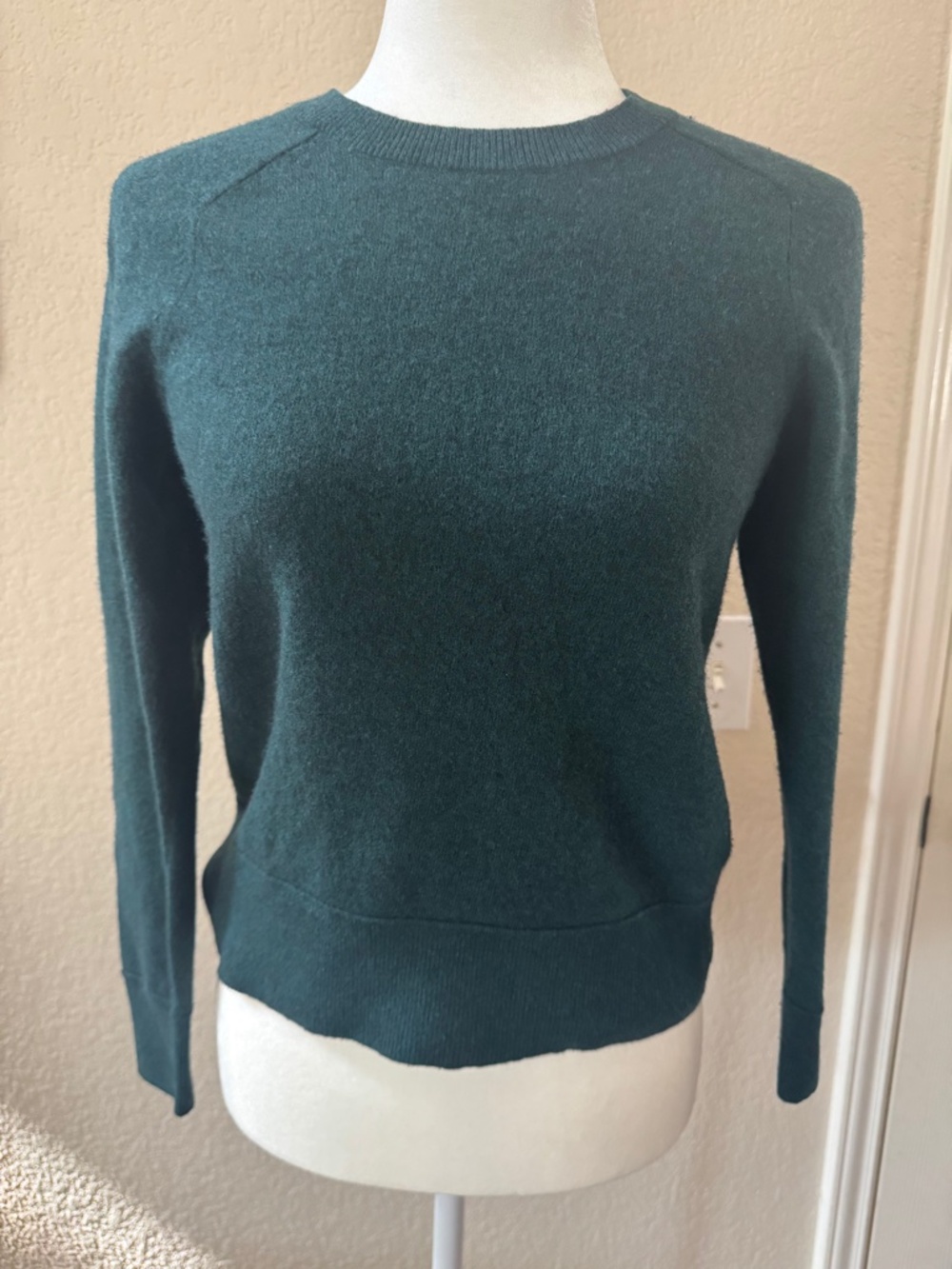 Banana Republic Forest Green Crewneck Sweater Size S Merino Wool blend